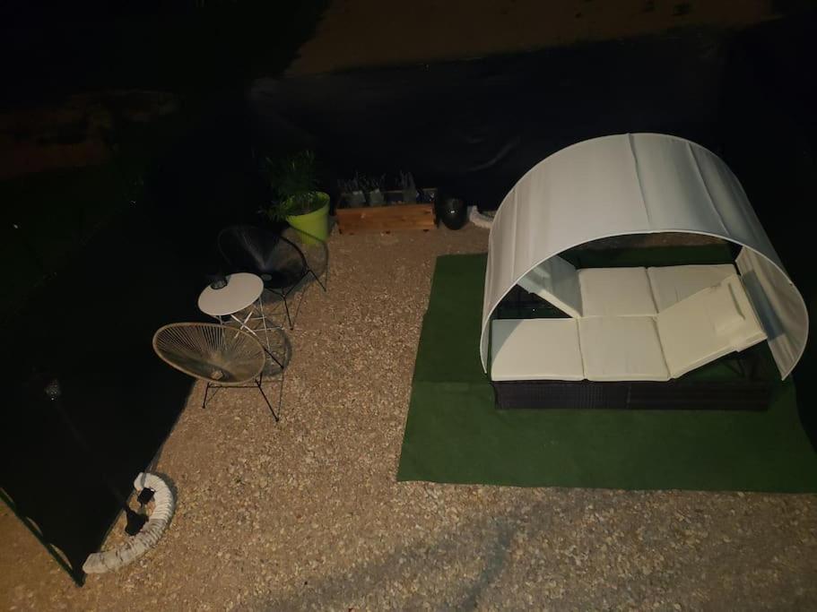 Bulles Etoilees Appartement Avec Jacuzzi Prive Montrevel-en-Bresse ภายนอก รูปภาพ