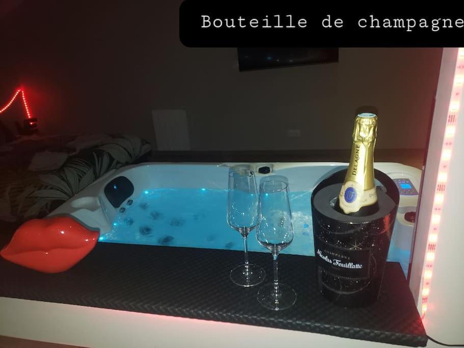 Bulles Etoilees Appartement Avec Jacuzzi Prive Montrevel-en-Bresse ภายนอก รูปภาพ